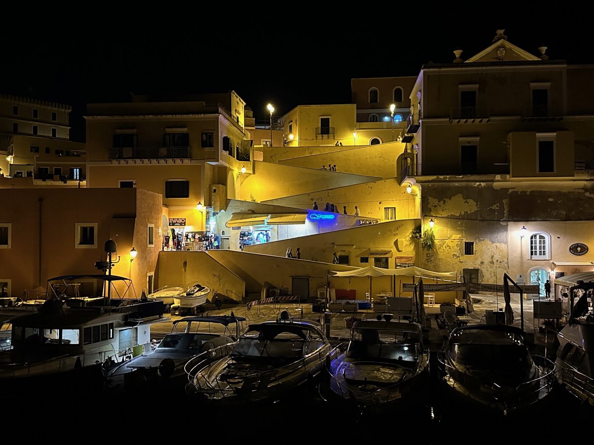 A day of sailing in the Tyrrhenian Sea
