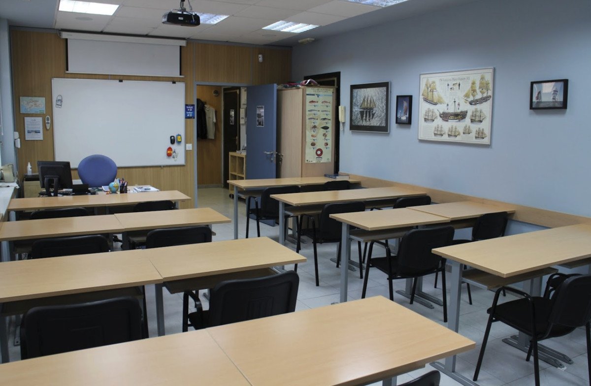 Sailing trips in the Caribbean with water activities