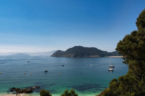 Escapada en velero: Islas Cíes, concierto y pensión completa – 3 días