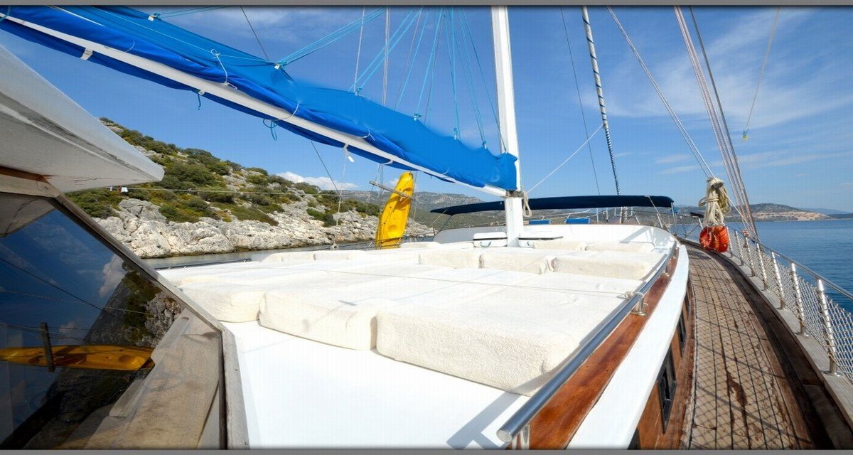 Naviga in una yola tradizionale da Fethiye alle baie di Göcek con cibo