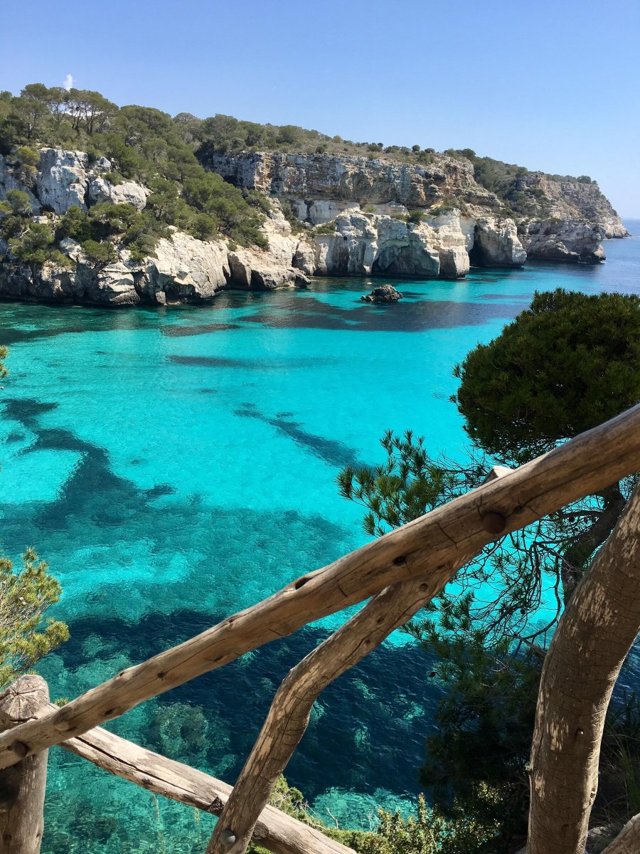 Descubre el encanto de las Islas Baleares en un viaje en barco desde Alicante