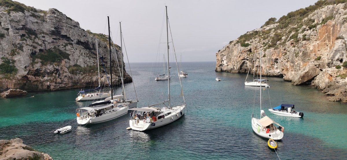 Después de un día de navegación en el Mediterráneo