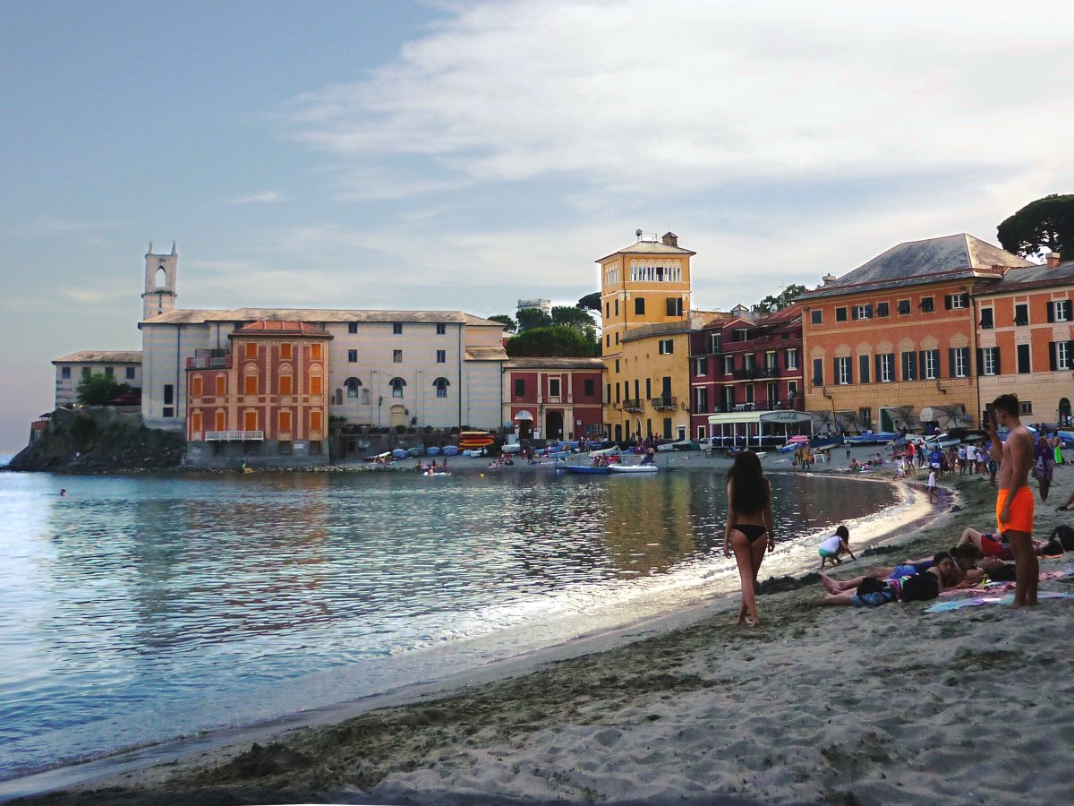 Explore the Ligurian coast by boat