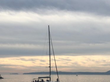 Full-day sailing experience on an exclusive sailboat and food at a beach bar