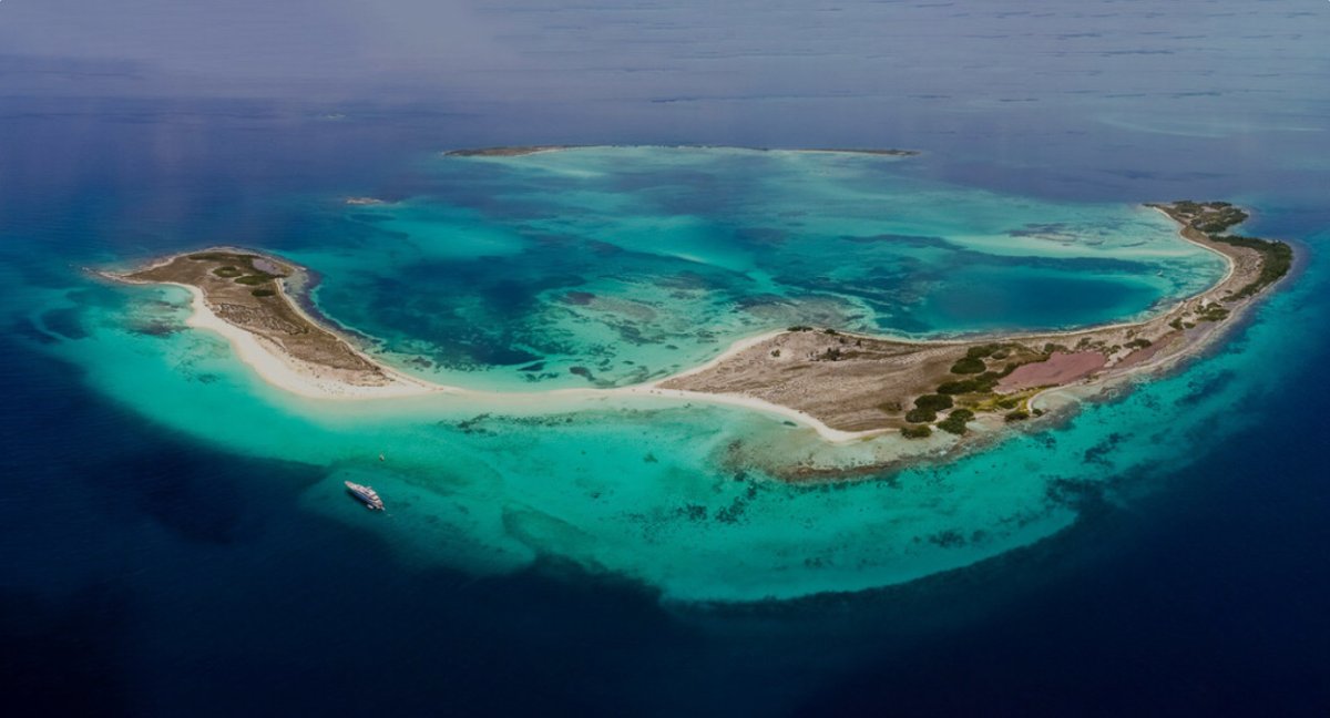 Unique catamaran navigation experience through the Caribbean