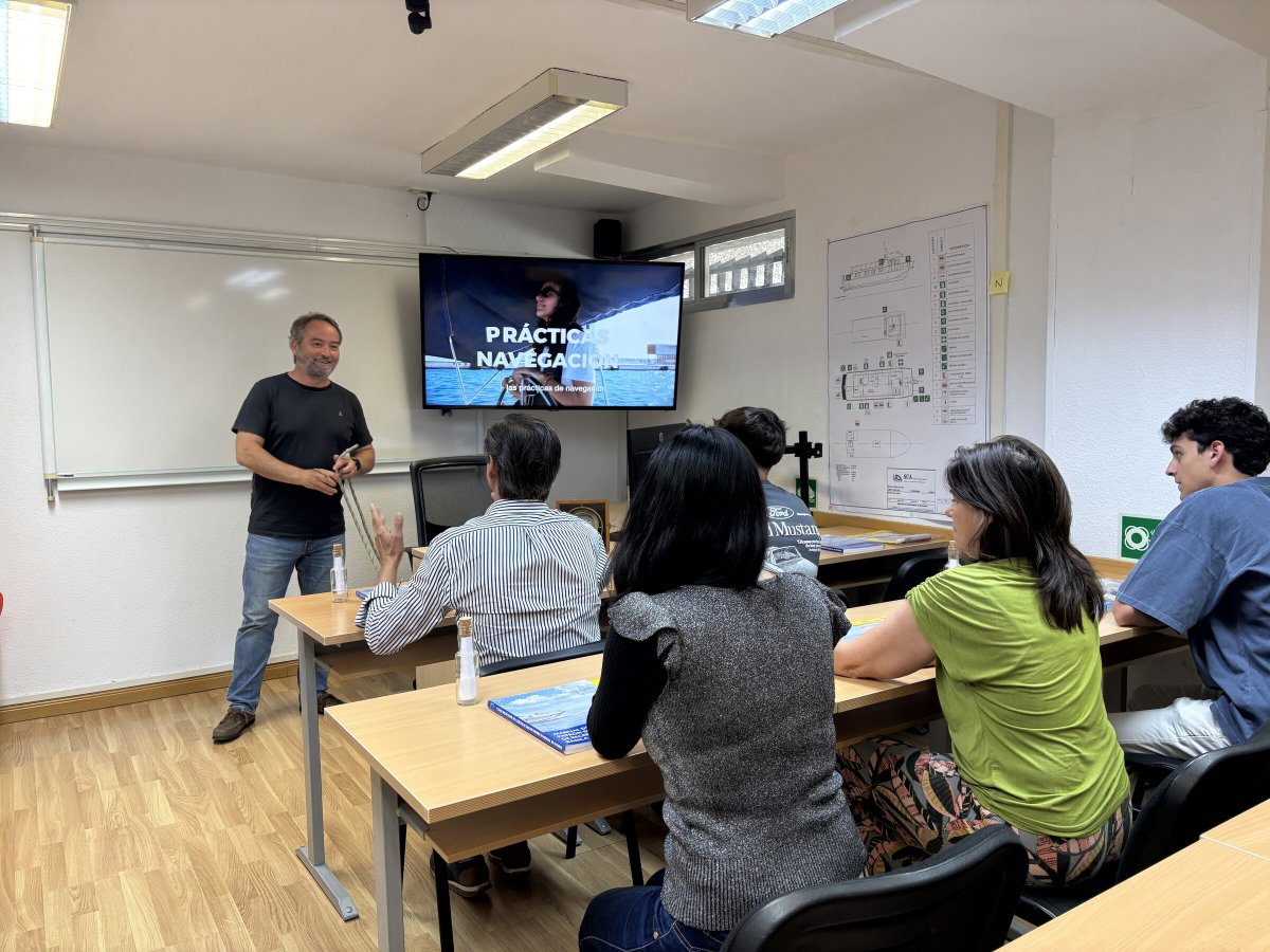 Explore the world through a sailing course