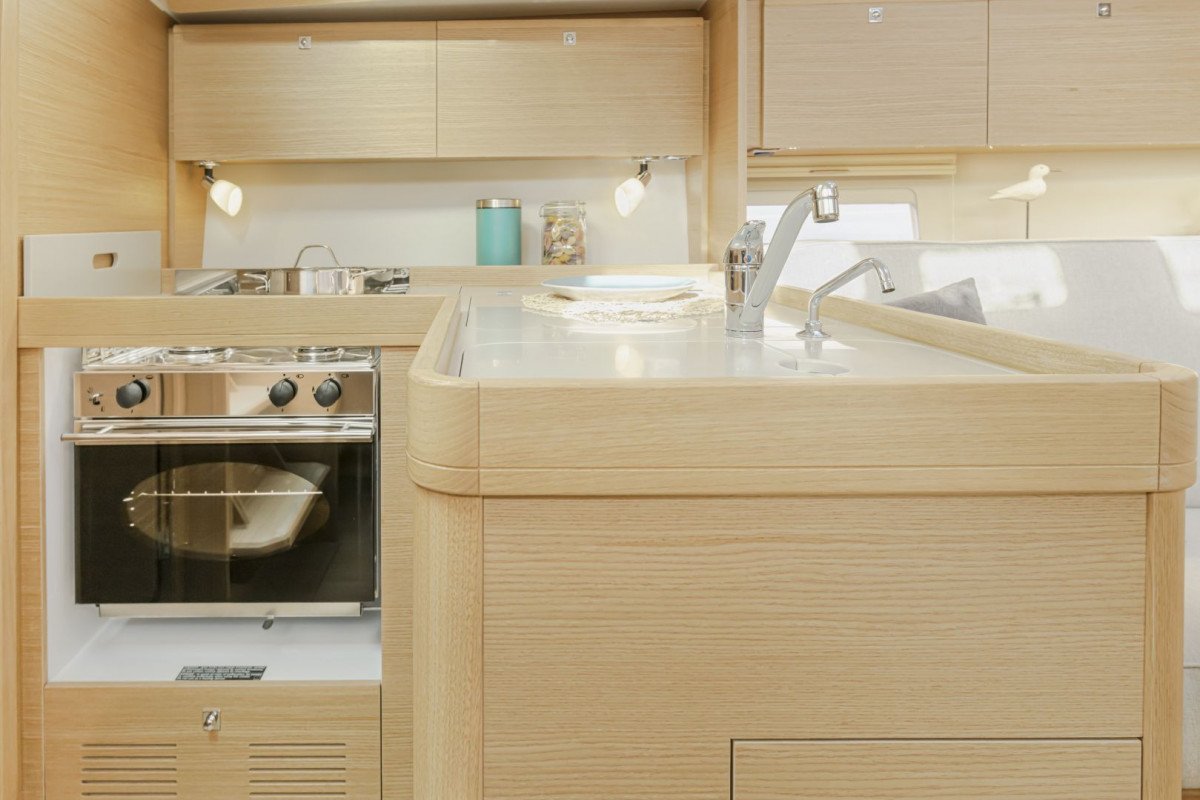 Aprende a navegar en un velero nuevo sin patrón con nuestros cursos