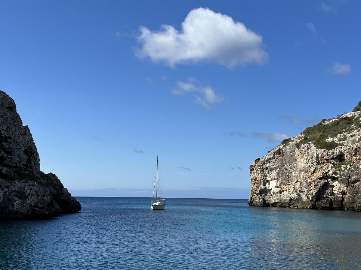 Discover Menorca sailing on a yacht during Holy Week