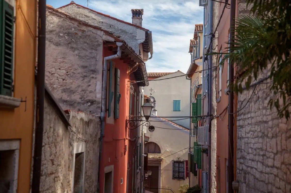 Die Kunst des Segelns in Pula