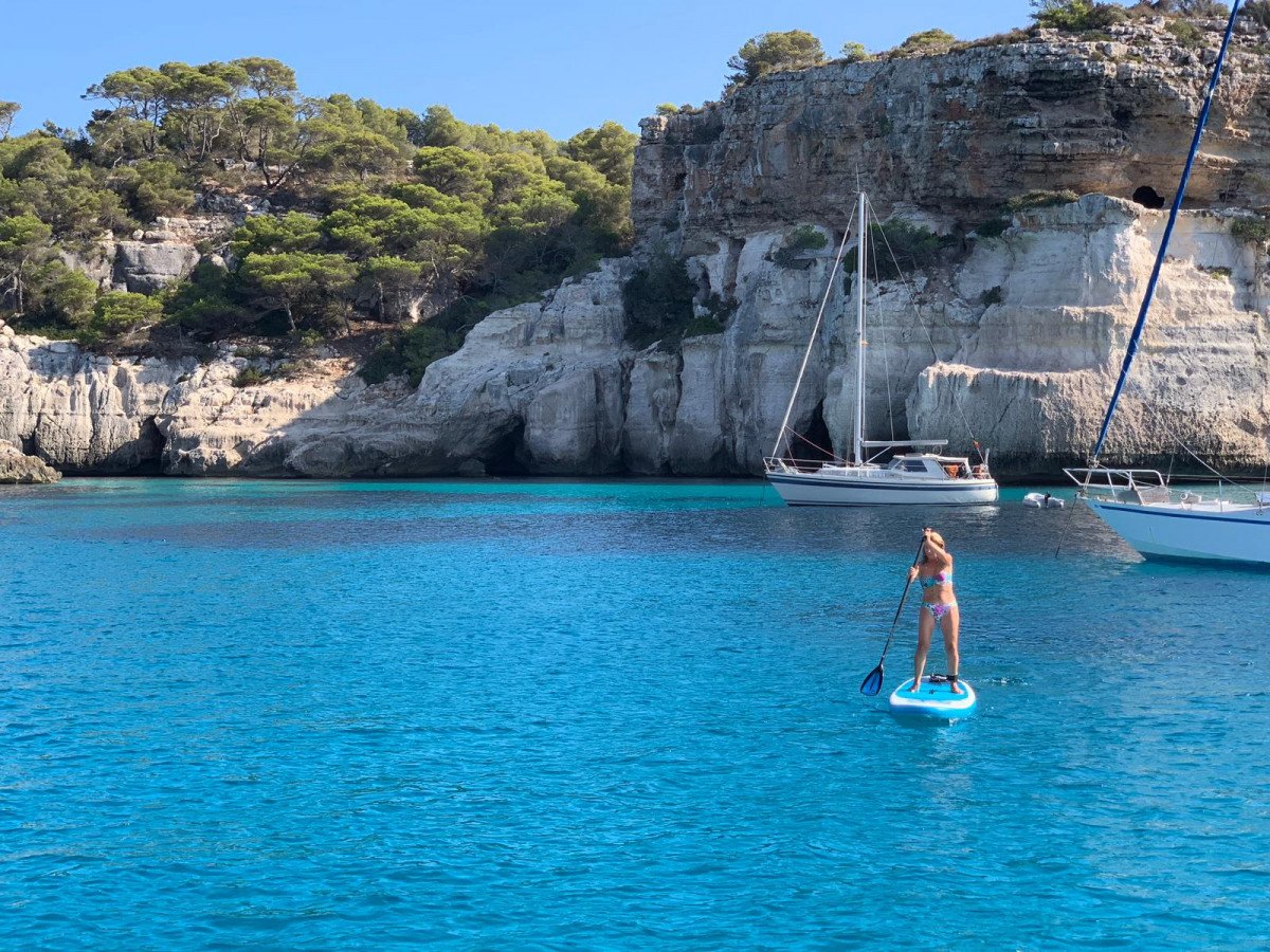 Lerne Segeln auf einem Skipperboot in Menorca