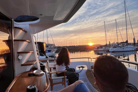 Vive el eclipse solar en Gijón desde un barco clásico a motor
