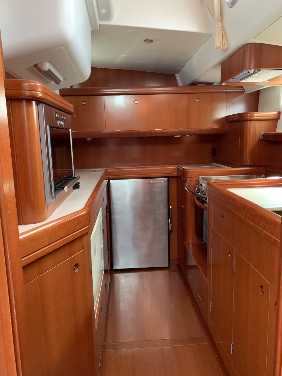 Sailboat - Bénéteau - 17.8 meters