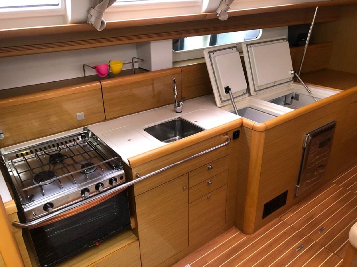 Velero - Jeanneau - 2010