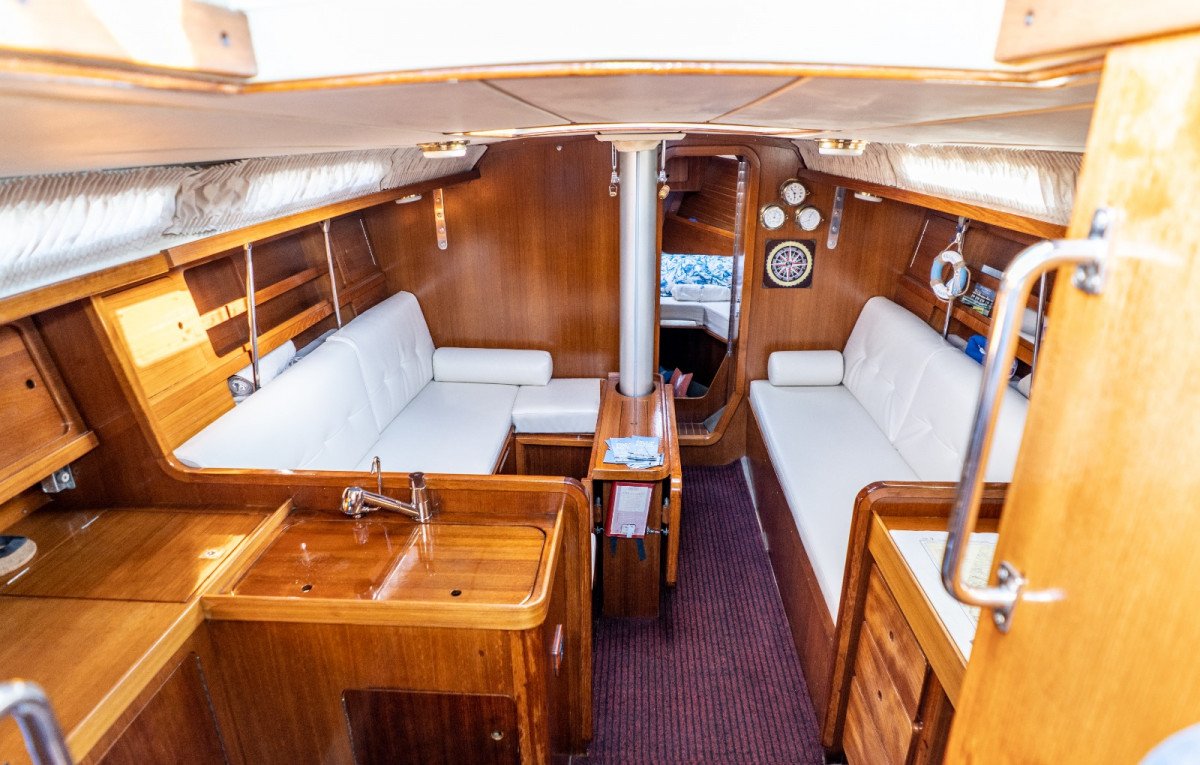 Lernen Sie in den kristallklaren Gewässern Apuliens zu segeln