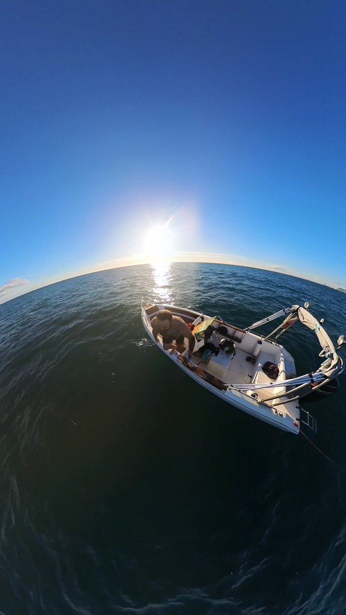 Excursión en barco desde Badalona y baño en el mar.