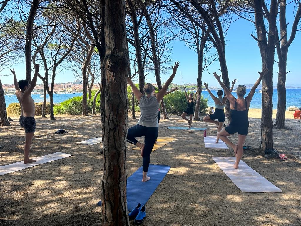 Seelenfrieden finden: Yoga und Segeln in den italienischen Inseln