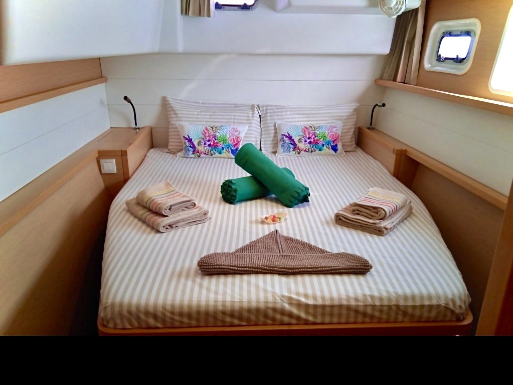 Barco Lagoon 450F para alquilar en Ibiza y Formentera