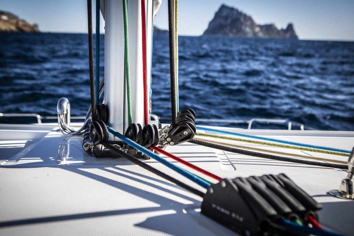 Corso di perfezionamento per le capacità di navigazione in catamarano a Ibiza e Formentera