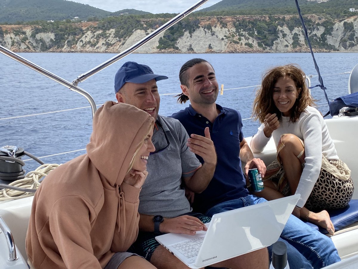 Viaggio in barca e pratiche di vela da Denia a Ibiza.