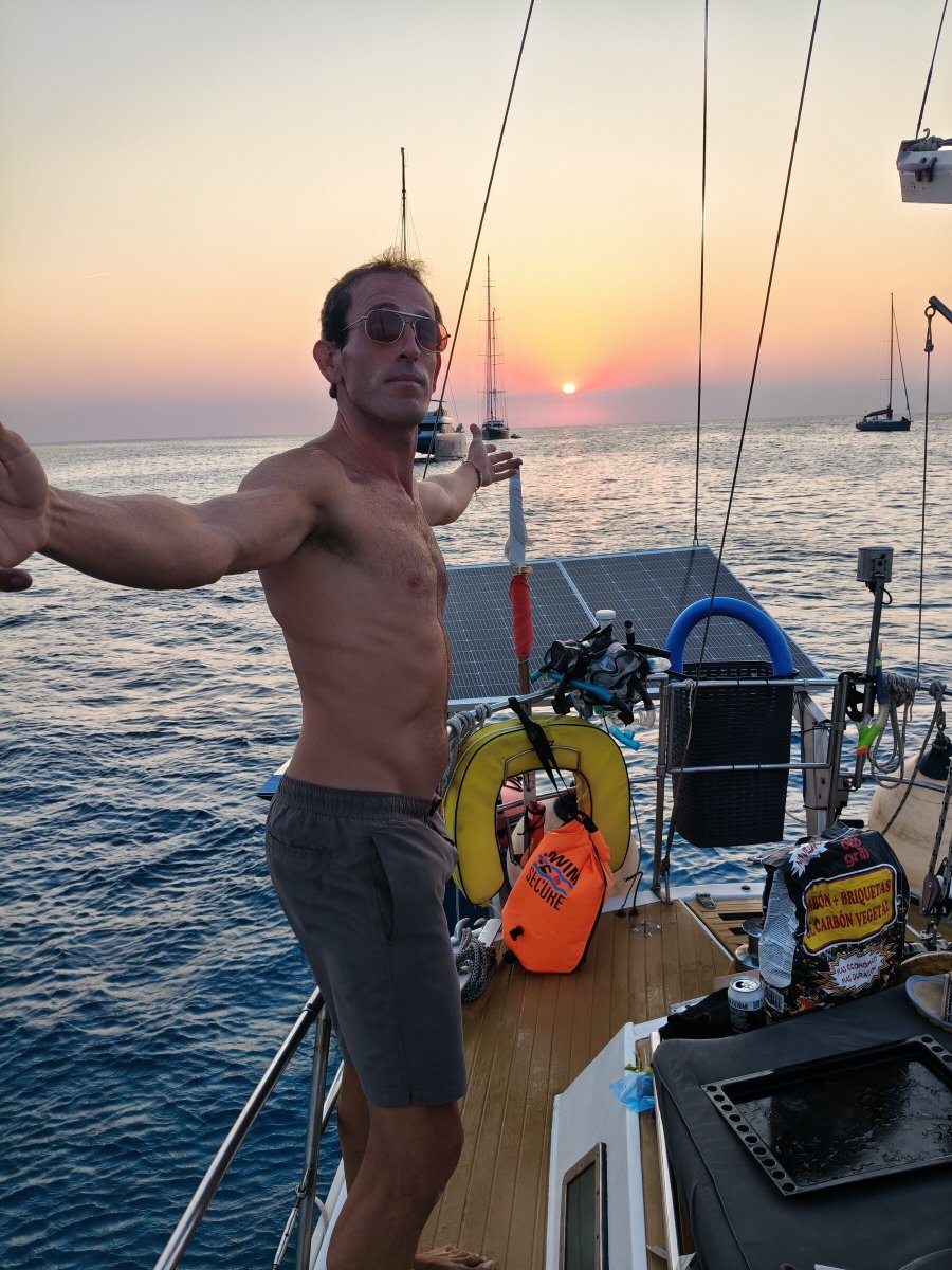 Barco de lujo en el Mediterráneo | Navegación y comodidad