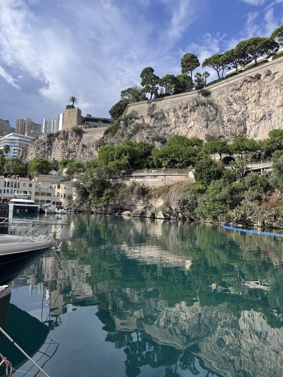 Learn sailing techniques in the Mediterranean with experts