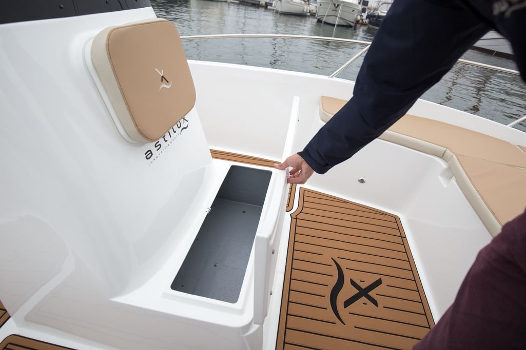 Goditi un'avventura in mare con il Noleggio Barca Astilux a Torrevieja