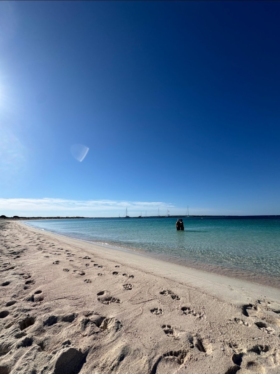 Veliero che naviga nel Mar Mediterraneo