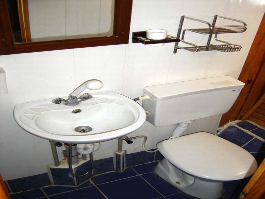 Navigando attraverso le acque cristalline del Mar Egeo