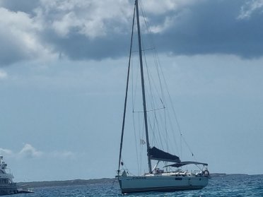 Naviga lungo la costa valenciana con una barca a vela di 49 piedi