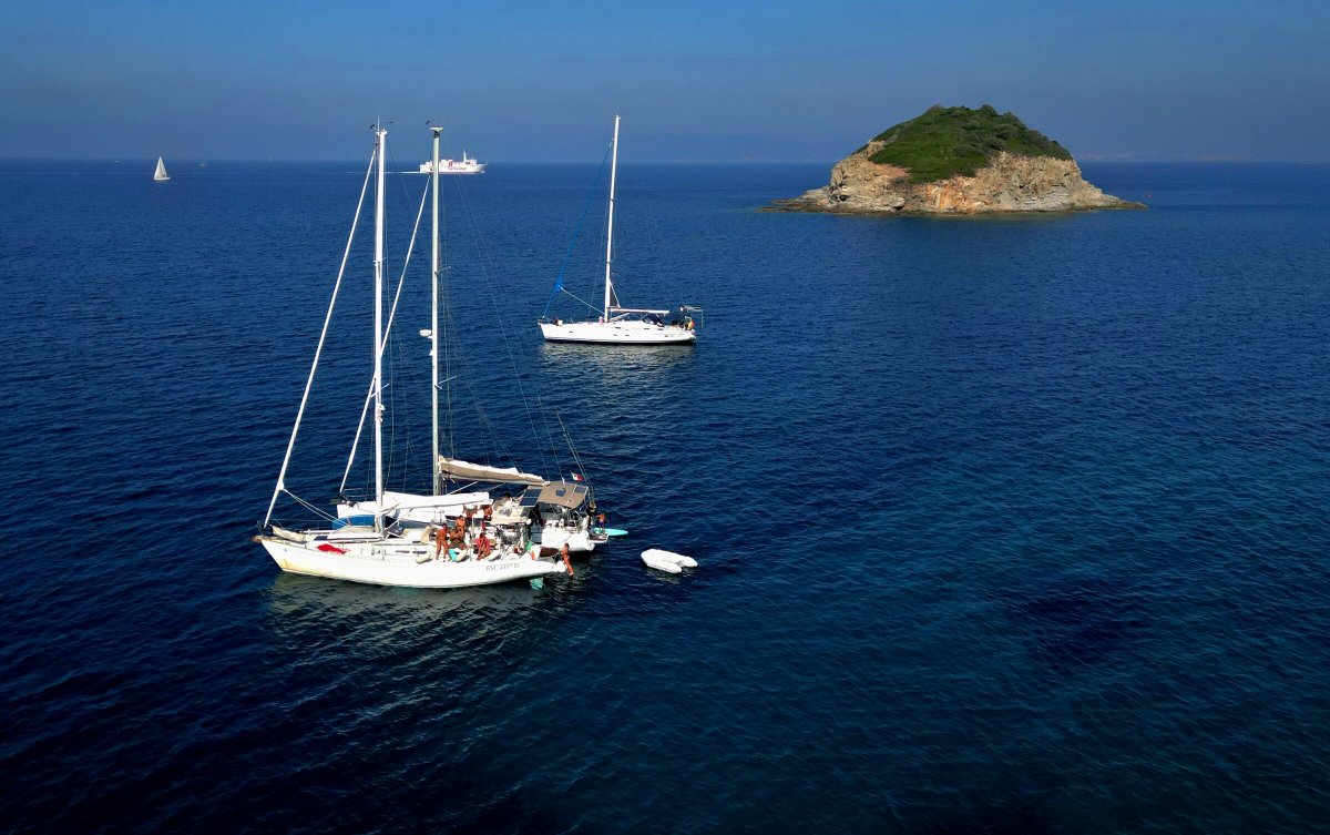 Aprende a navegar en la costa oeste de Cerdeña.