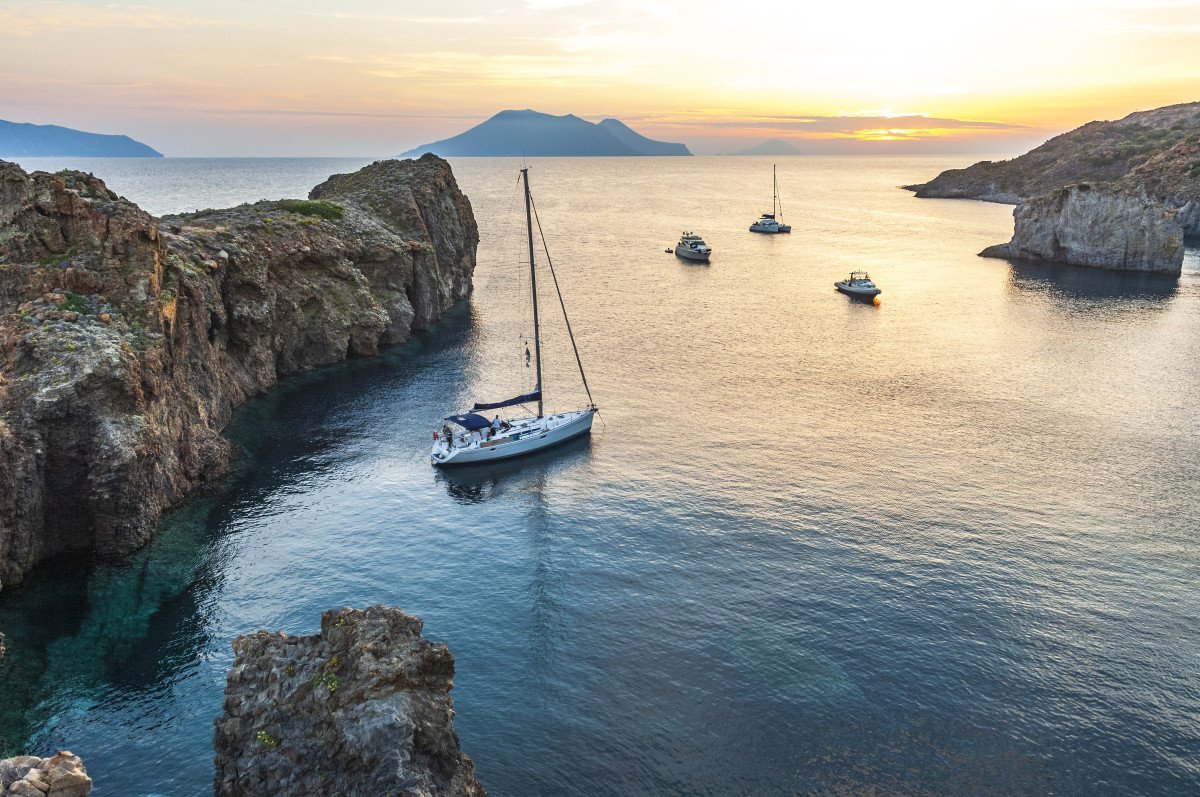 Learn to Sail with a Sailing Course