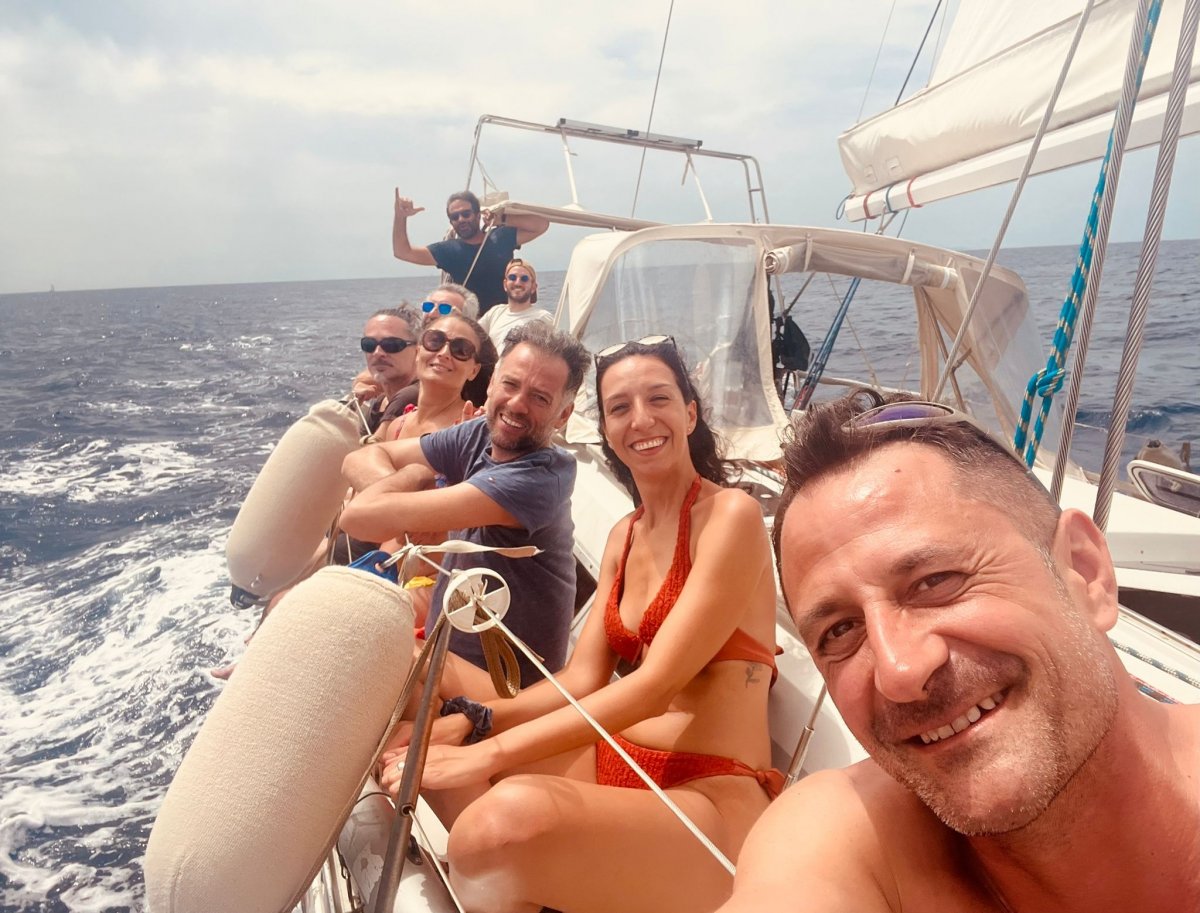 Viaje en barco de ida por el archipiélago de Maddalena y Córcega