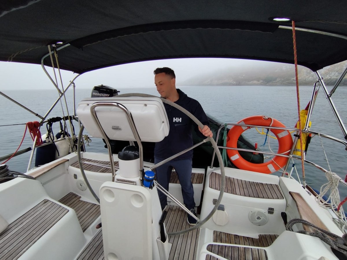 Vela en Galicia: curso intensivo y aventura en el mar