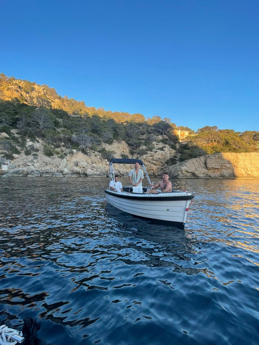 Lerne in unseren Segelkursen in Ibiza zu segeln.