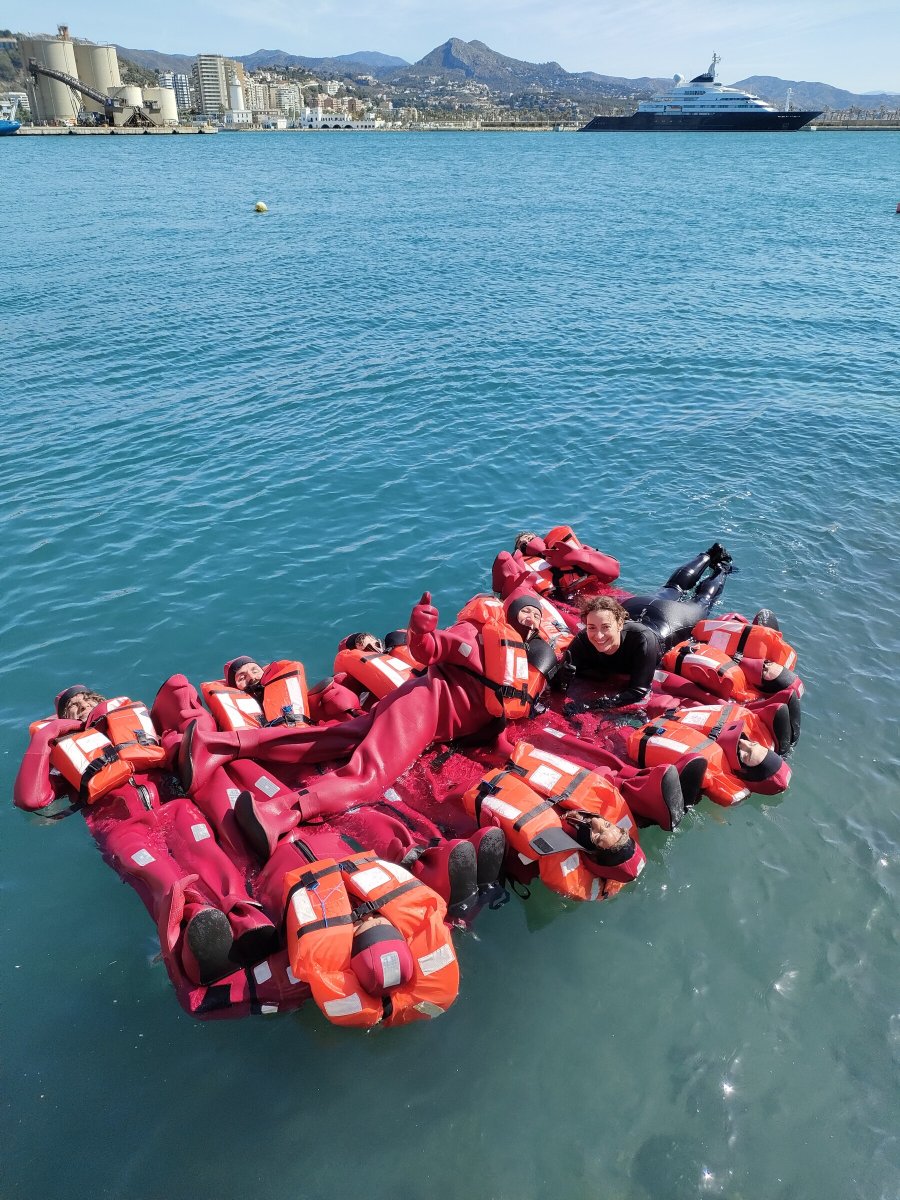 Corso di aggiornamento di Formazione di Base sulla Sicurezza Marittimo in Málaga per professionisti della navigazione
