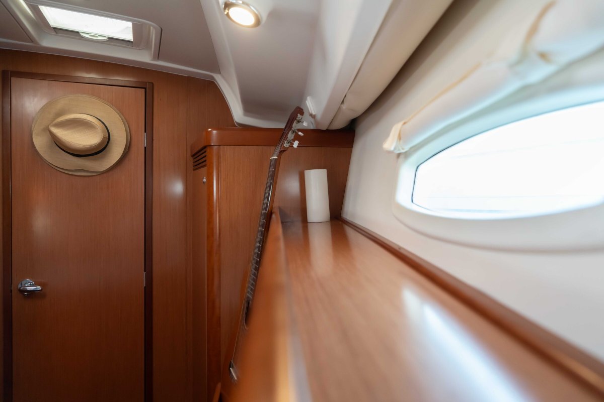 Sailboat - Bénéteau - 12 meters