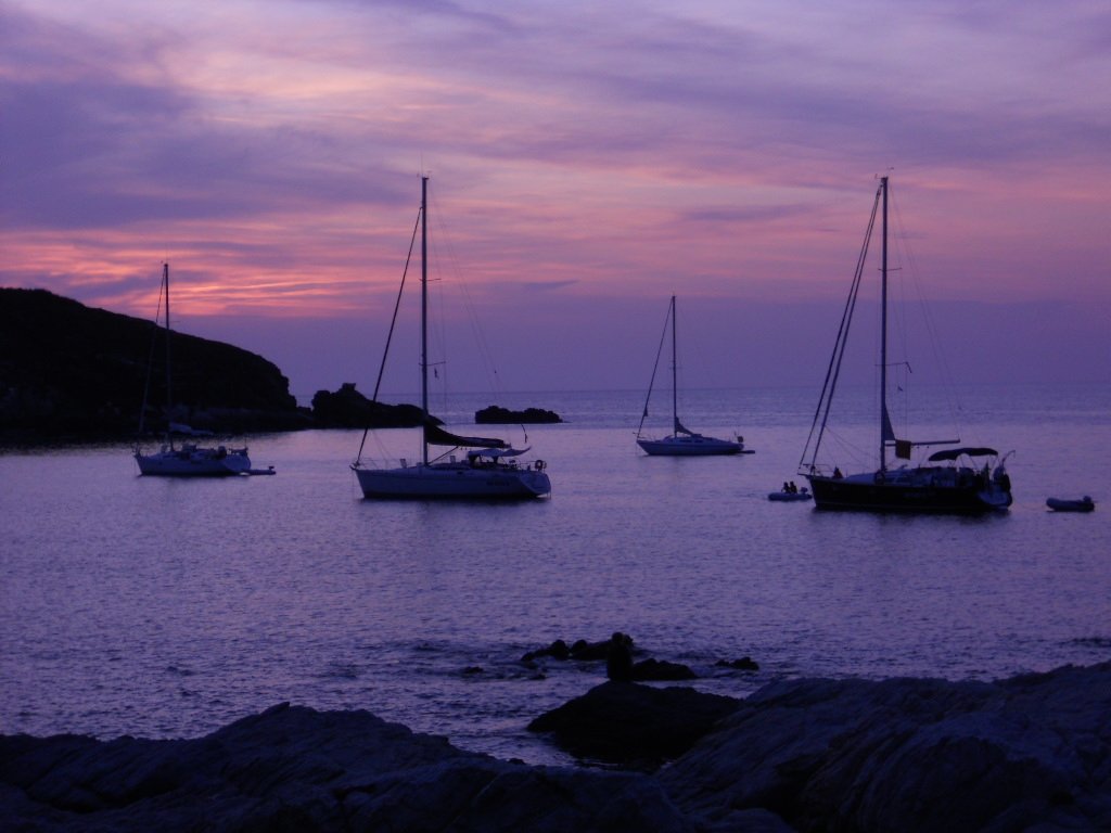 Escursione in barca in Corsica con alloggio notturno