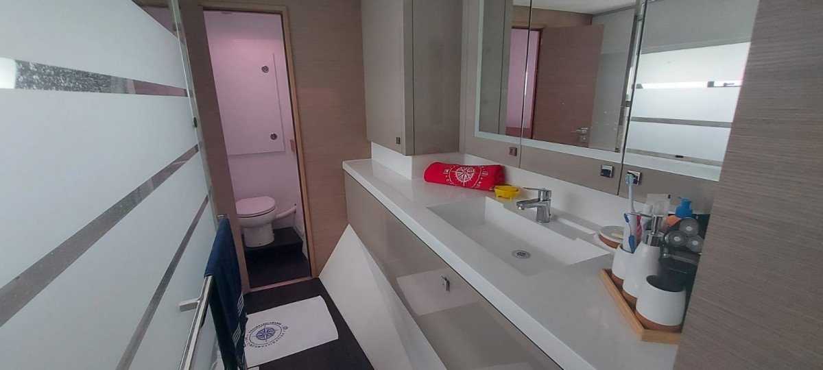 Navigando nel Golfo di Thailandia e godendo delle bellissime isole Ko Chang, Ko Kut