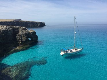 Menorca: Navegación a Vela y Senderismo por la Costa Menorquina