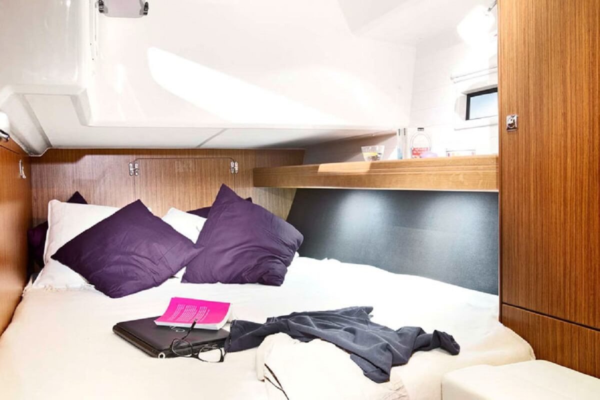 sailboat-rental-barcelona-bavaria-45-20