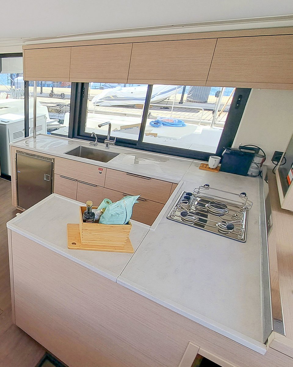 Atlantico in Crociera su Catamarano: Esperienza in Flottiglia e Navigazione con Sestante