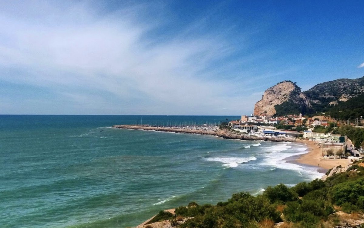 Bewundern Sie die Schönheit der Küste