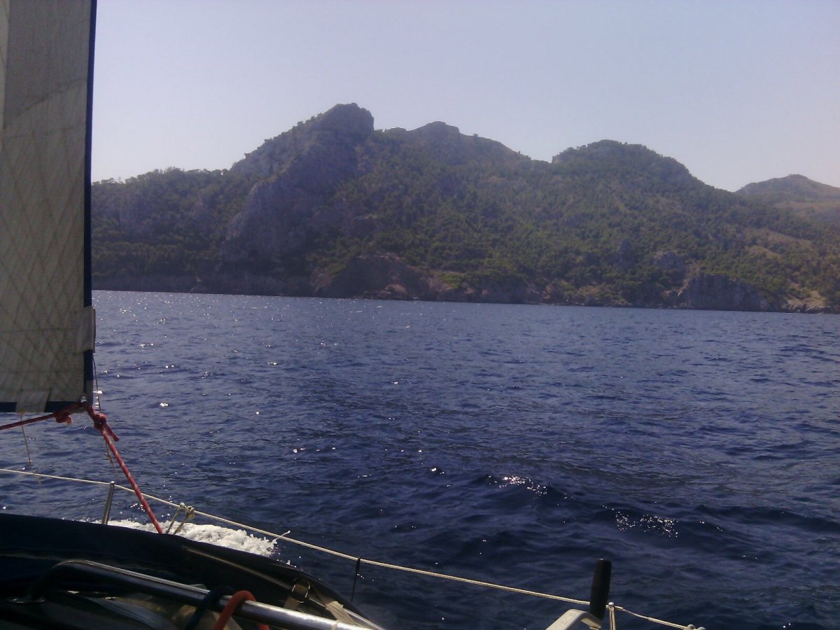 Impara a navigare con altri single: Corsi di vela in mare