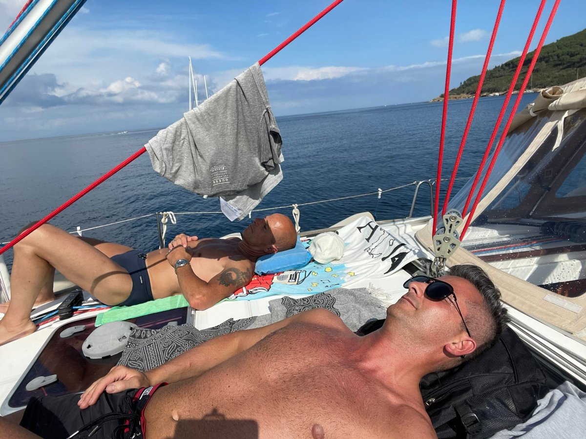 Genießen Sie die natürliche Schönheit der toskanischen Inseln von einem Boot