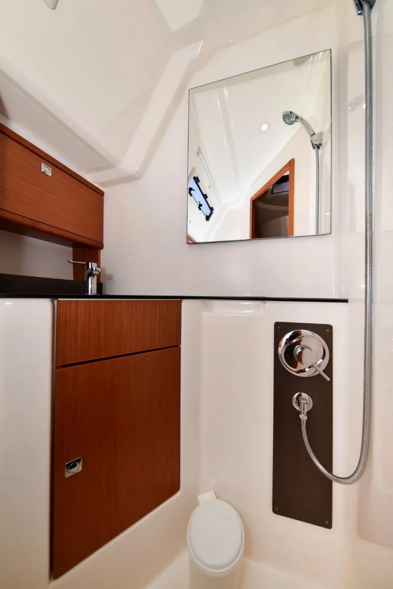 Velero - Bavaria Yachts - 4 cabinas