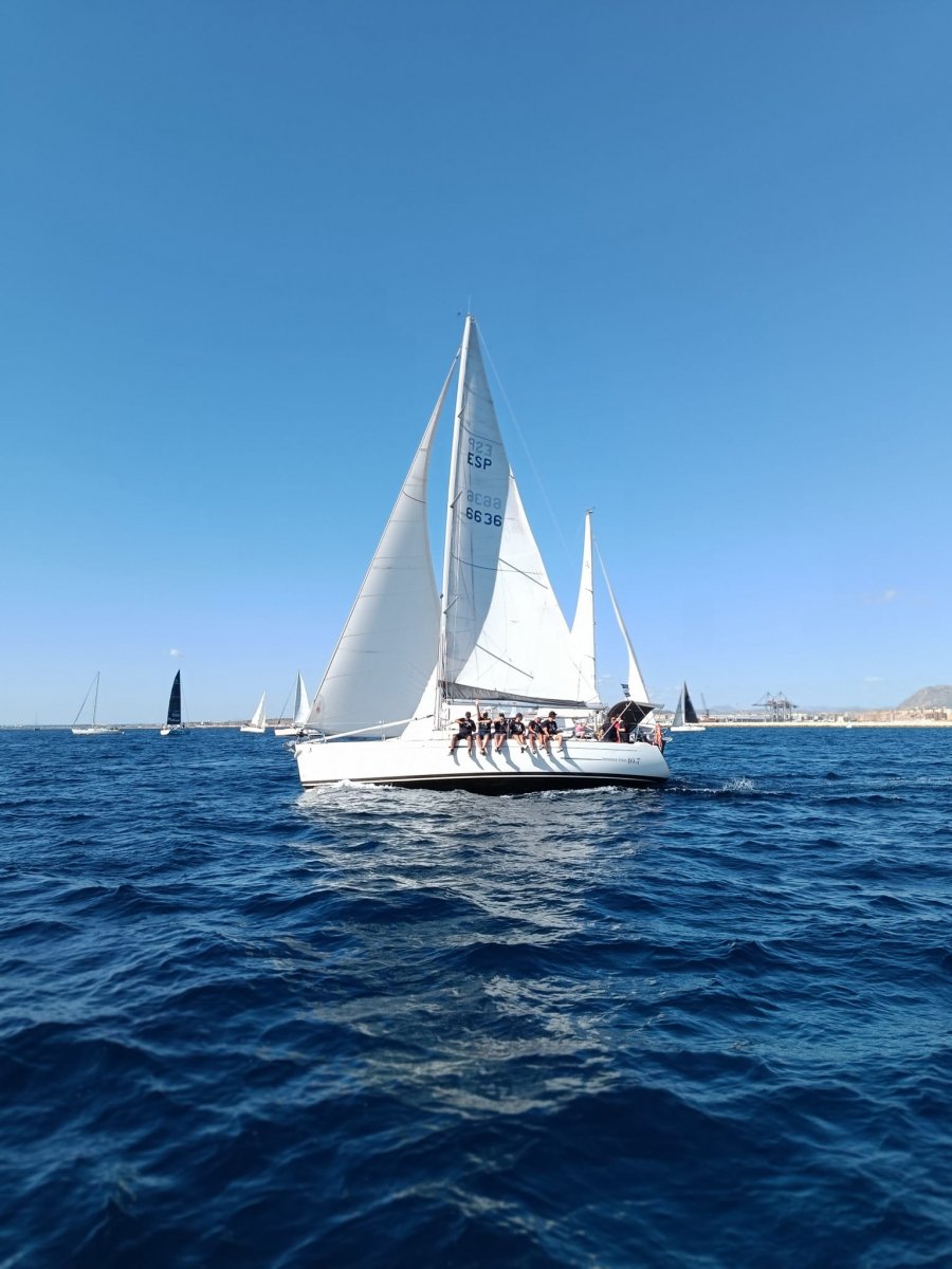 Le imbarcazioni nella XXXVI Ruta de la Sal, in navigazione verso la vittoria.