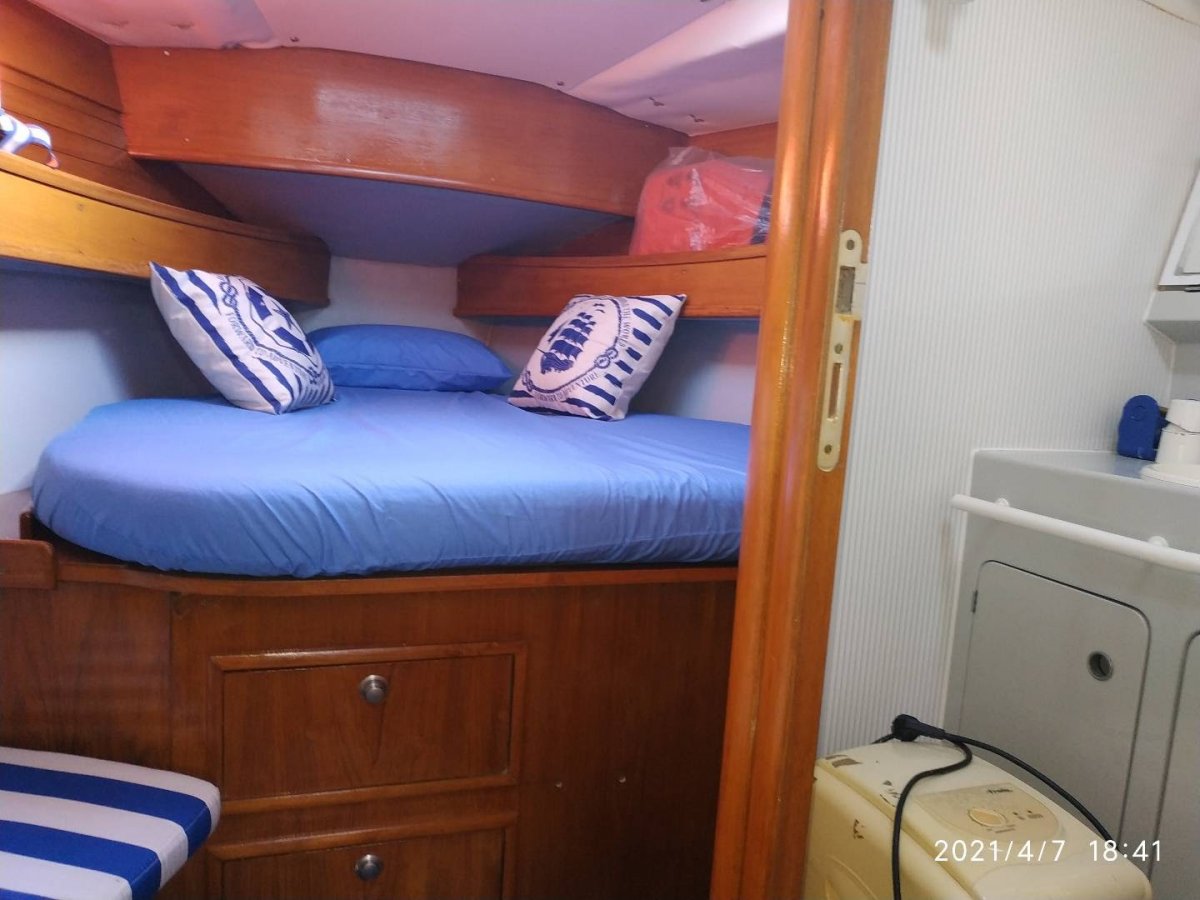 Explore Caribbean islands on a sailboat