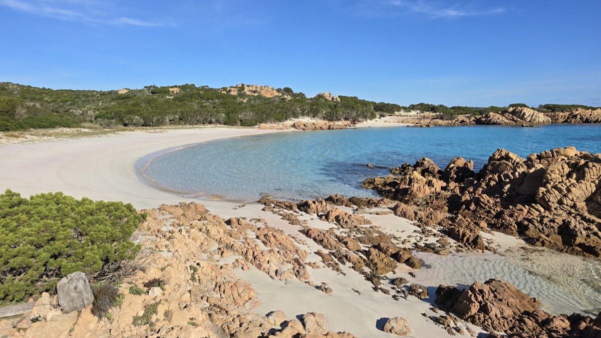 Vista del puerto en el archipiélago de La Maddalena
