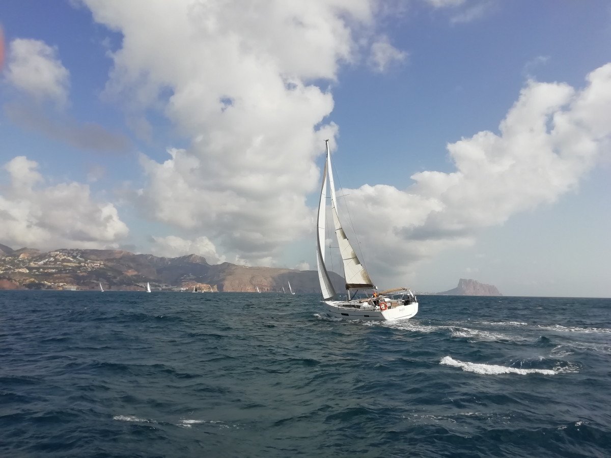 Learn to sail in Altea Bay