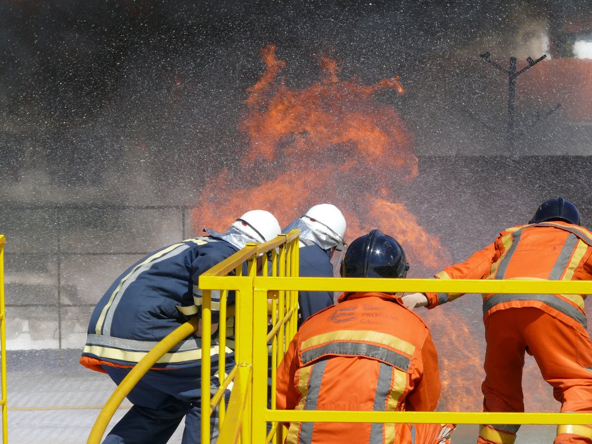 Wochenendausflug entlang der Küste mit einem Segelboot